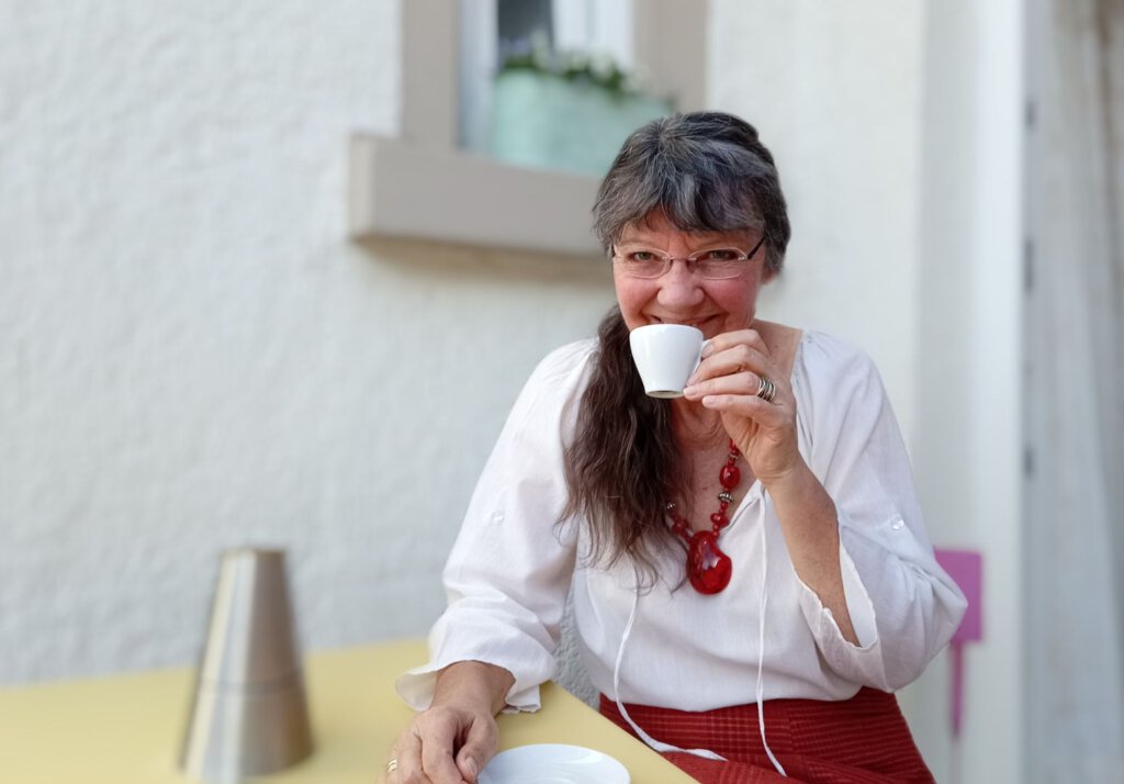 Ende Februar kann ich bei frühlingshaften Temperaturen draussen Kaffee trinken.
