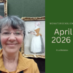 Ulrike steht in der Dresdener Galerie Ale Meister vor dem Gemälde 'Das Schokoladenmädchen' im April 2026