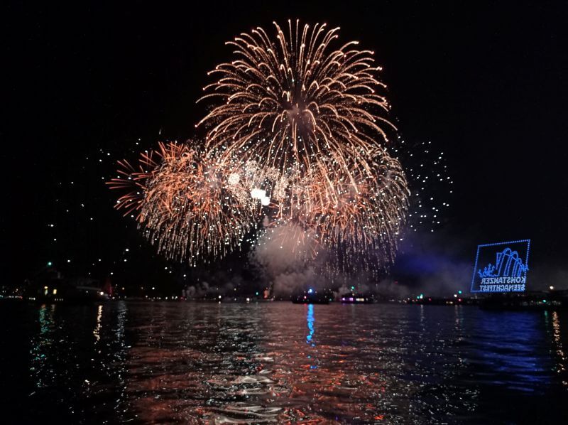 Goldenes Feuerwerk beim Seenachtsfest