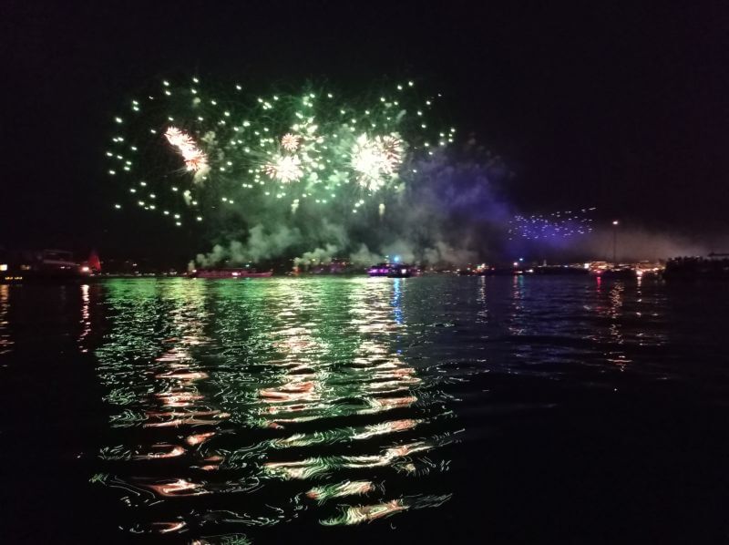Grünes Feuerwerk beim Seenachtsfest über dem Bodensee