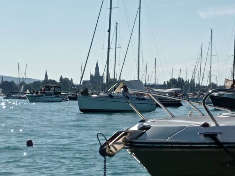 Yachten im Konstanzer Hafen beim Seenachtsfest